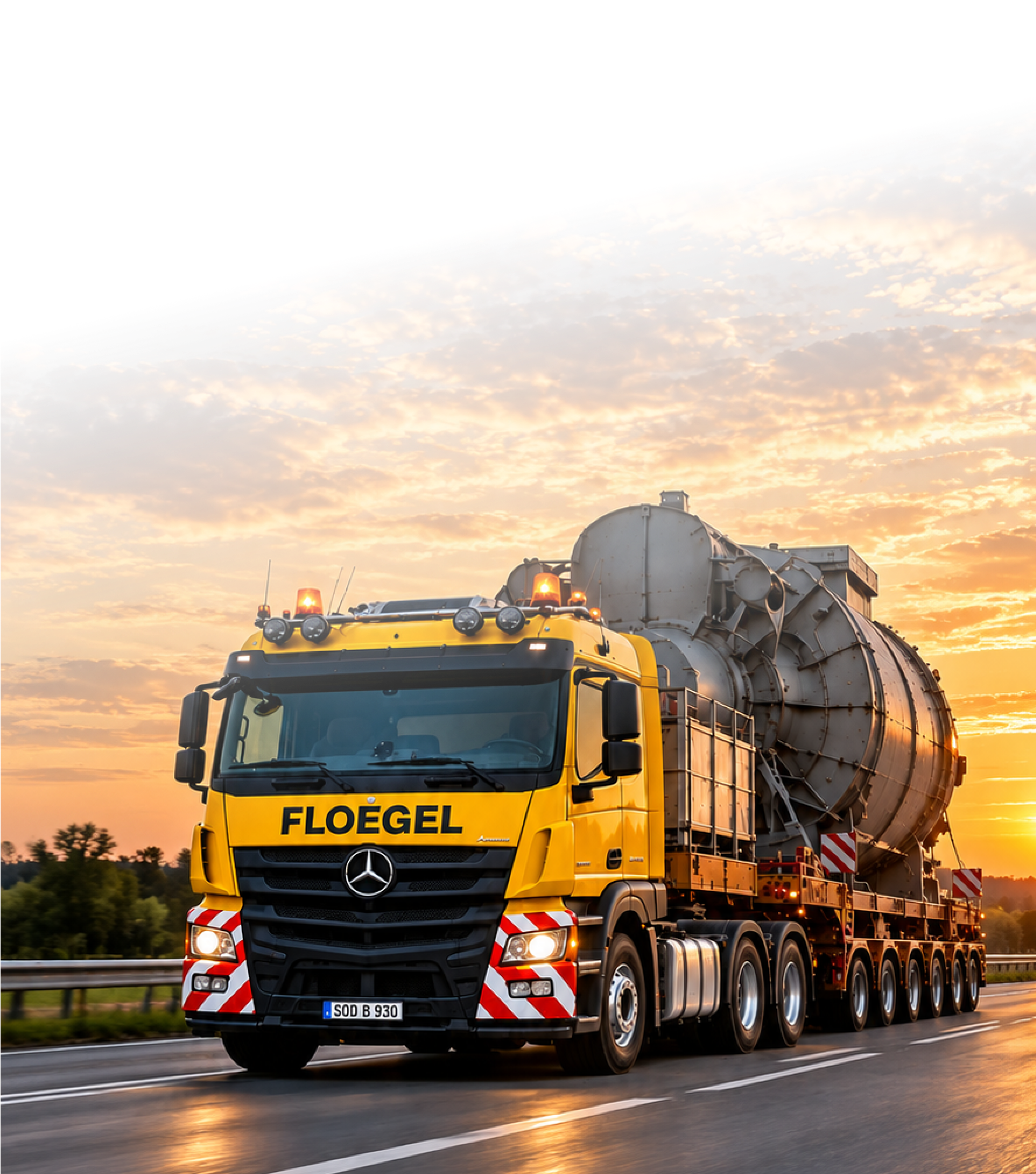 Schwertransport mit FLOEGEL-LKW auf der Straße